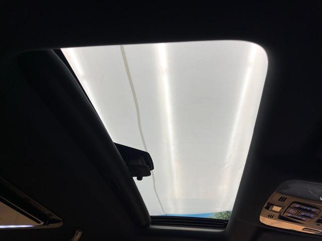 アルファード ２．５Ｓ　タイプゴールドＩＩＩ　ツインムーンルーフ　フリップダウンモニター　ＢＩＧ－Ｘ１１インチナビ　デジタルインナーミラー　ブラインドスポットモニター　禁煙車　トヨタセーフティセンス　両側電動ドア　ＬＥＤヘッドライト（4枚目）