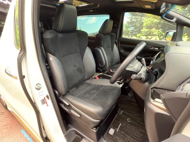 アルファード ２．５Ｓ　タイプゴールドＩＩＩ　ツインムーンルーフ　フリップダウンモニター　ＢＩＧ－Ｘ１１インチナビ　デジタルインナーミラー　ブラインドスポットモニター　禁煙車　トヨタセーフティセンス　両側電動ドア　ＬＥＤヘッドライト（9枚目）