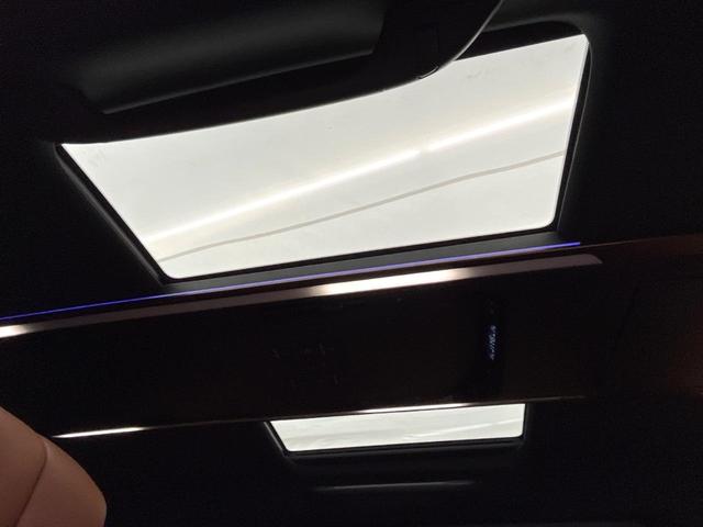 ヴェルファイアハイブリッド Ｚ　プレミア　ガラスルーフ　両側電動ドア　純正１４型ナビ　全周囲カメラ　１００Ｖ電源　デジタルインナーミラー　トヨタセーフティセンス　電動リアゲート　茶革シート　シートベンチレーション　リアシートエアコン（3枚目）