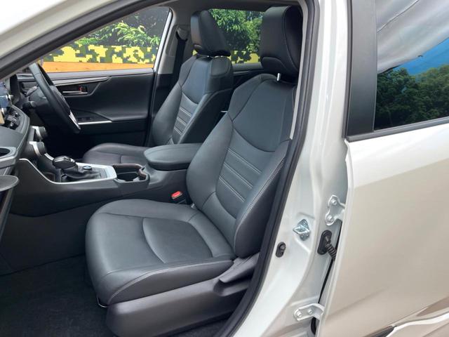 RAV4 G Zパッケージ パノラマルーフ モデリスタエアロ 純正9インチディスプレイオーディオ パノラミックビューモニター 禁煙車 デジタルインナーミラー ブラインドスポットモニター パワーバックドア シートヒーター(67枚目)