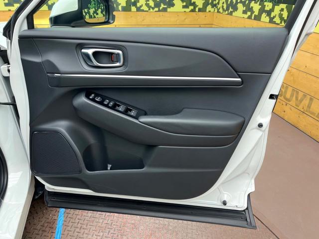 ヴェゼル ｅ：ＨＥＶ　Ｚ　９インチホンダコネクトナビ　全周囲カメラ　ホンダセンシング　禁煙車　アダプティブクルーズコントロール　デジタルインナーミラー　ブラインドスポットモニター　ＬＥＤヘッドライト　パワーバックドア（35枚目）