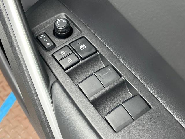 カローラクロス ハイブリッド　Ｚ　純正１０．５インチディスプレイオーディオ　バックカメラ　トヨタセーフティセンス　禁煙車　レーダークルーズ　デジタルインナーミラー　パワーバックドア　シートヒーター　ドライブレコーダー　フルセグ（42枚目）