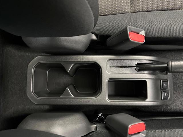 ジムニー ＸＣ　４ＷＤ　ターボ　届出済未使用車　衝突被害軽減システム　コーナーセンサー　スマートキー　ＬＥＤヘッド　クルコン　純正１６インチアルミ　オートハイビーム　車線逸脱警報　オートライト　オートエアコン（46枚目）
