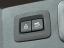 【パワーバックドア】スマートキーや運転席のボタンを押すだけでリアゲートが自動で開閉します!荷物を持っている時や、高い位置にあるバックドアを閉める際に便利な機能です♪