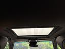 【サンルーフ】開放感たっぷりの希少装備、サンルーフが装着されています!車内に明かりを取り入れたり景色を楽しむ以外にも、車内の空気も簡単に換気できて快適です!