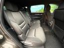 後部座席も気になるようなキズ・汚れやへたり等、大きなダメージはなく、良好な状態です。