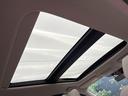 【大型サンルーフ】車内の解放感が一気に上がる大型のパノラマルーフ！季節を問わず開放的で快適なドライブをお楽しみいただけます。流通量も少なく希少価値の高い人気の装備です♪