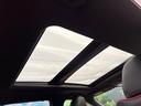【パノラマルーフ】大型のガラスルーフ搭載で車内の解放感が一気にアップ!開放的なドライブをお楽しみいただけます。