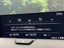 【１２．３インチマツダコネクト】車内の雰囲気にマッチした大型ディスプレイ。スマホ接続でのナビ使用やＢｌｕｅｔｏｏｔｈ再生等、様々な機能が楽しめます。直感的なダイヤル操作が可能で、使い勝手も良好です。