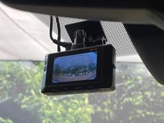 【ドライブレコーダー】安心・安全なカーライフに必須のドライブレコーダーを装備！走行中はもちろん、あおり運転や事故に遭遇した際の状況も映像で記録し、万一のリスクに備えます。 7