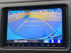 【バックカメラ】駐車時に後方がリアルタイム映像で確認できます。大型商業施設や立体駐車場での駐車時や、夜間のバック時に大活躍！運転スキルに関わらず、今や必須となった装備のひとつです！ 4