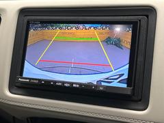 【バックカメラ】駐車時に後方がリアルタイム映像で確認できます。大型商業施設や立体駐車場での駐車時や、夜間のバック時に大活躍！運転スキルに関わらず、今や必須となった装備のひとつです！ 4