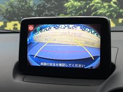 【バックカメラ】駐車時に後方がリアルタイム映像で確認できます。大型商業施設や立体駐車場での駐車時や、夜間のバック時に大活躍！運転スキルに関わらず、今や必須となった装備のひとつです！ 4