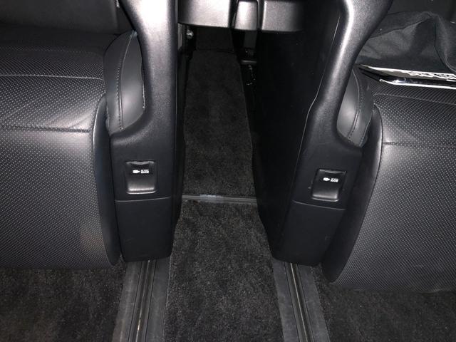 2.5S Cパッケージ 本革シート 9インチナビ後席モニター(10枚目)