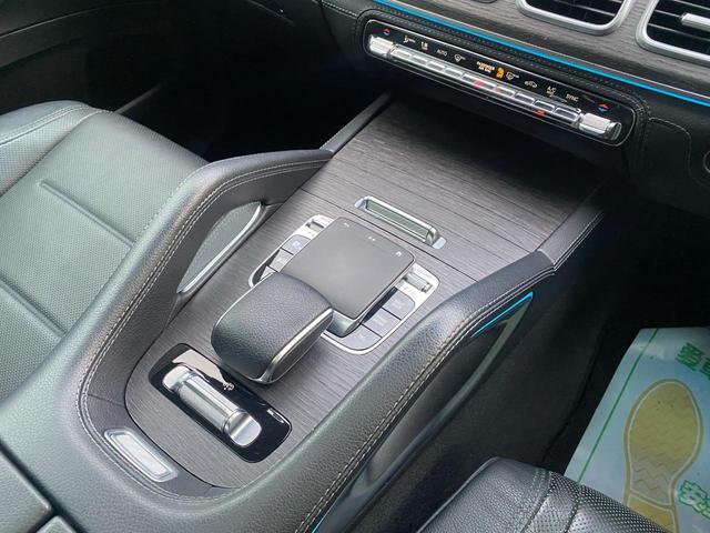 GLE GLE400d 4マチックスポーツ 7人乗り パノラマサンルーフ ブルメスターサウンド 黒本革シート 電動バックドア シートベンチレーション 前後ドライブレコーダー 20インチAW(17枚目)