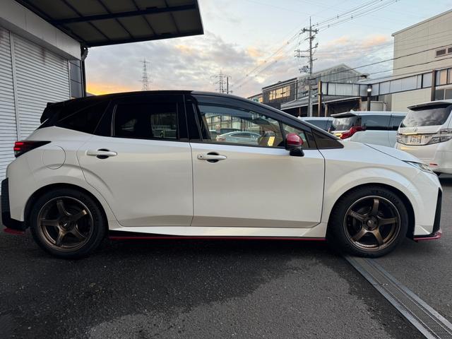 ノート  NISMO Tuned eパワー フルエアロ BOSEパーソナルサウンドシステム NISSANコネクト9インチナビ ホットプラスパッケージ ETC 全周囲モニター デジタルインナーミラー(8枚目)