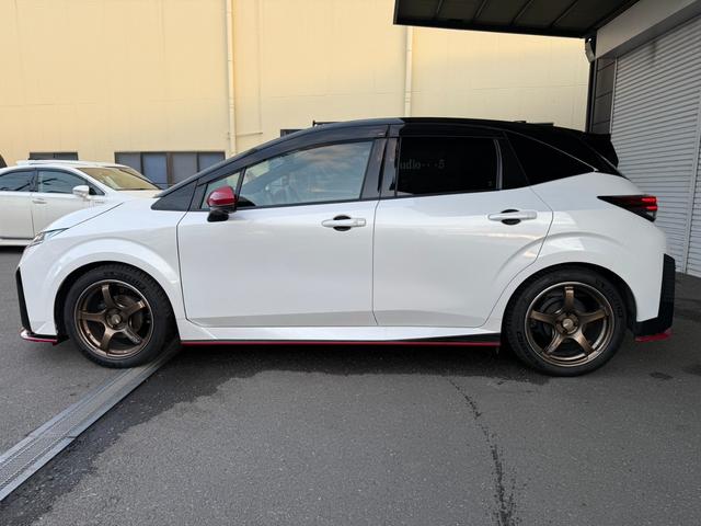 ノート  NISMO Tuned eパワー フルエアロ BOSEパーソナルサウンドシステム NISSANコネクト9インチナビ ホットプラスパッケージ ETC 全周囲モニター デジタルインナーミラー(12枚目)