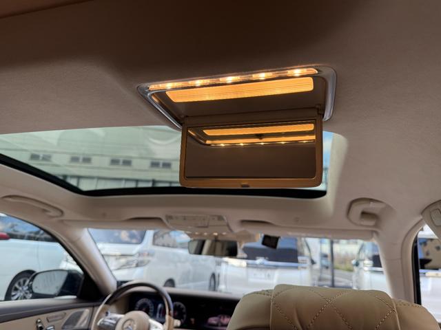 Sクラス S560 4マチック S560 4マチック(5名) デザインパッケージ・ベージュ マルチスポーク20インチアルミホイール リモートパーキングパッケージ パノラミックスライディングサンルーフ リアエンターテイメントシステム(63枚目)