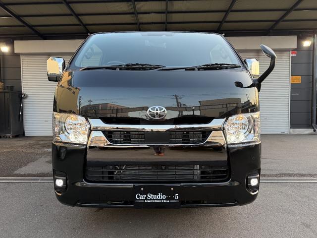 ハイエースバン スーパーGL ダークプライムII 両側電動スライドドア パノラミックビューモニター デジタルインナーミラー 20周年記念フロントスカッフプレート(2枚目)