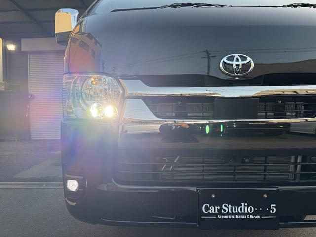 ハイエースバン スーパーGL ダークプライムII 両側電動スライドドア パノラミックビューモニター デジタルインナーミラー 20周年記念フロントスカッフプレート(5枚目)