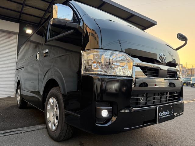 ハイエースバン スーパーGL ダークプライムII 両側電動スライドドア パノラミックビューモニター デジタルインナーミラー 20周年記念フロントスカッフプレート(7枚目)