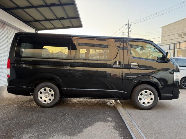 ハイエースバン スーパーGL ダークプライムII 両側電動スライドドア パノラミックビューモニター デジタルインナーミラー 20周年記念フロントスカッフプレート(8枚目)
