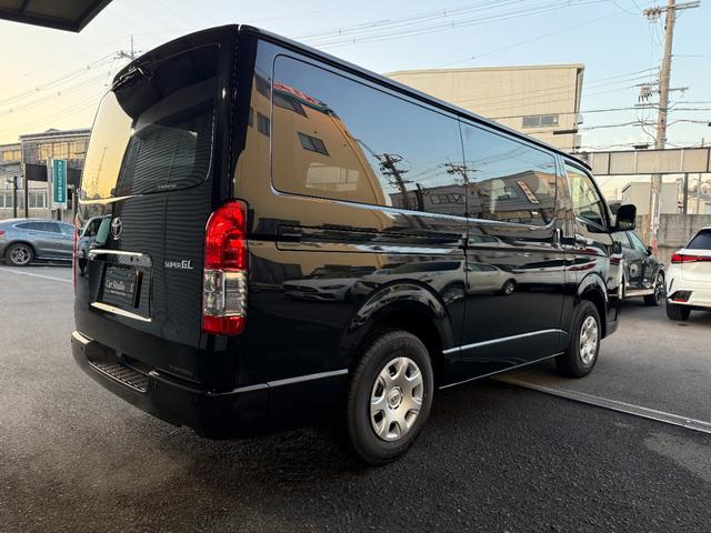 ハイエースバン スーパーGL ダークプライムII 両側電動スライドドア パノラミックビューモニター デジタルインナーミラー 20周年記念フロントスカッフプレート(9枚目)