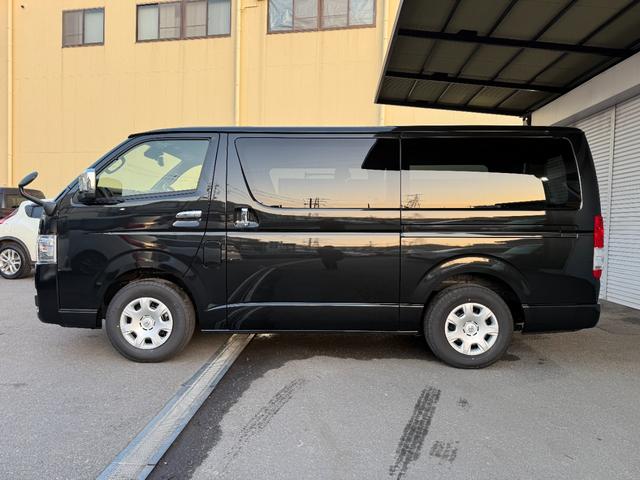 ハイエースバン スーパーGL ダークプライムII 両側電動スライドドア パノラミックビューモニター デジタルインナーミラー 20周年記念フロントスカッフプレート(12枚目)