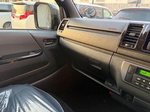 ハイエースバン スーパーGL ダークプライムII 両側電動スライドドア パノラミックビューモニター デジタルインナーミラー 20周年記念フロントスカッフプレート(18枚目)