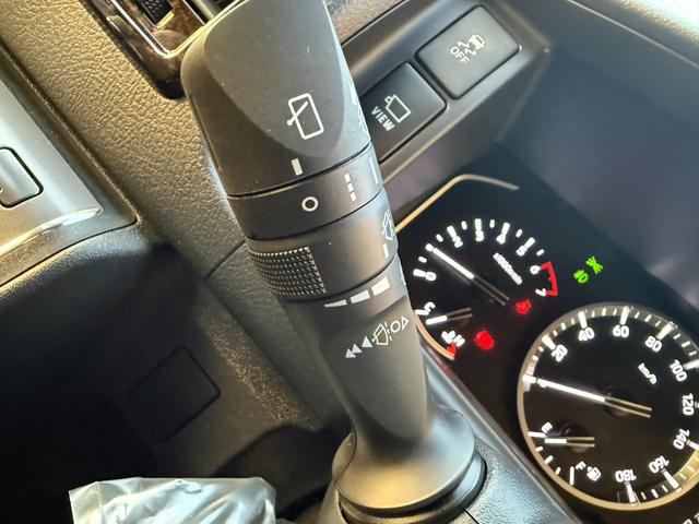 ハイエースバン スーパーGL ダークプライムII 両側電動スライドドア パノラミックビューモニター デジタルインナーミラー 20周年記念フロントスカッフプレート(24枚目)