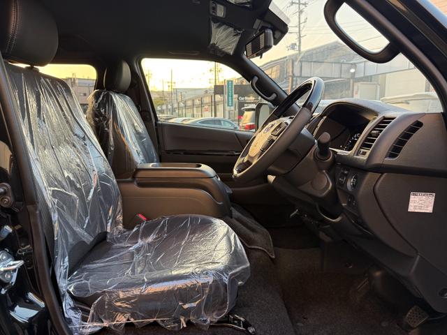 ハイエースバン スーパーGL ダークプライムII 両側電動スライドドア パノラミックビューモニター デジタルインナーミラー 20周年記念フロントスカッフプレート(31枚目)