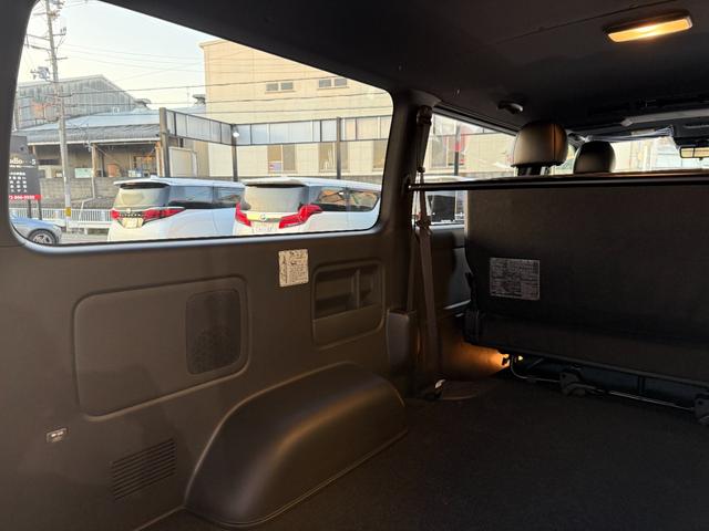 ハイエースバン スーパーGL ダークプライムII 両側電動スライドドア パノラミックビューモニター デジタルインナーミラー 20周年記念フロントスカッフプレート(39枚目)