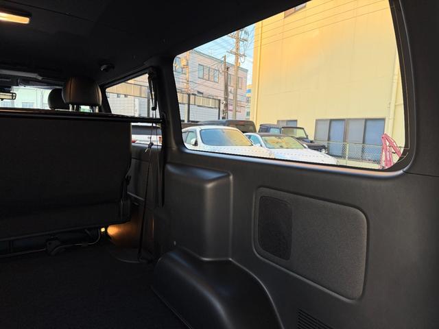 ハイエースバン スーパーGL ダークプライムII 両側電動スライドドア パノラミックビューモニター デジタルインナーミラー 20周年記念フロントスカッフプレート(40枚目)
