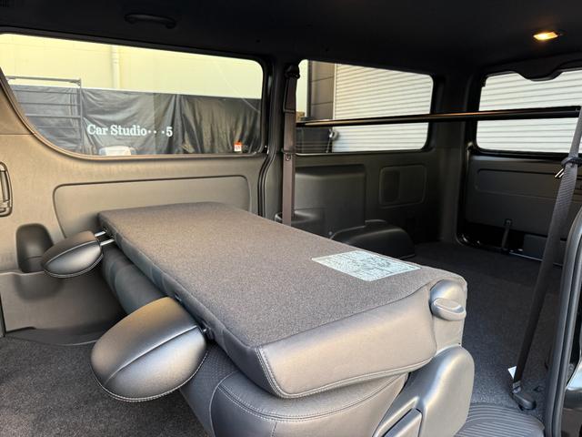 ハイエースバン スーパーGL ダークプライムII 両側電動スライドドア パノラミックビューモニター デジタルインナーミラー 20周年記念フロントスカッフプレート(41枚目)