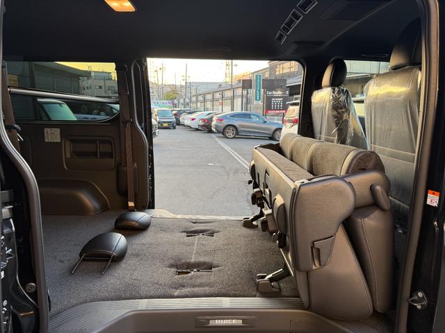 ハイエースバン スーパーGL ダークプライムII 両側電動スライドドア パノラミックビューモニター デジタルインナーミラー 20周年記念フロントスカッフプレート(42枚目)