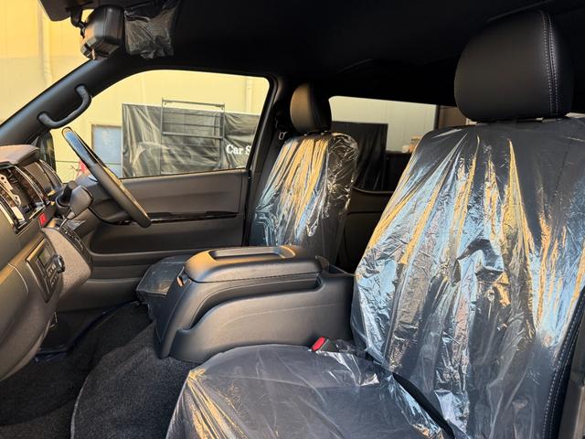 ハイエースバン スーパーGL ダークプライムII 両側電動スライドドア パノラミックビューモニター デジタルインナーミラー 20周年記念フロントスカッフプレート(44枚目)