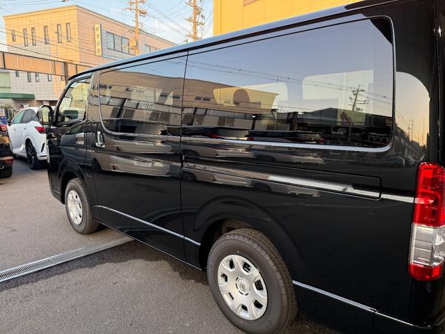 ハイエースバン スーパーGL ダークプライムII 両側電動スライドドア パノラミックビューモニター デジタルインナーミラー 20周年記念フロントスカッフプレート(47枚目)