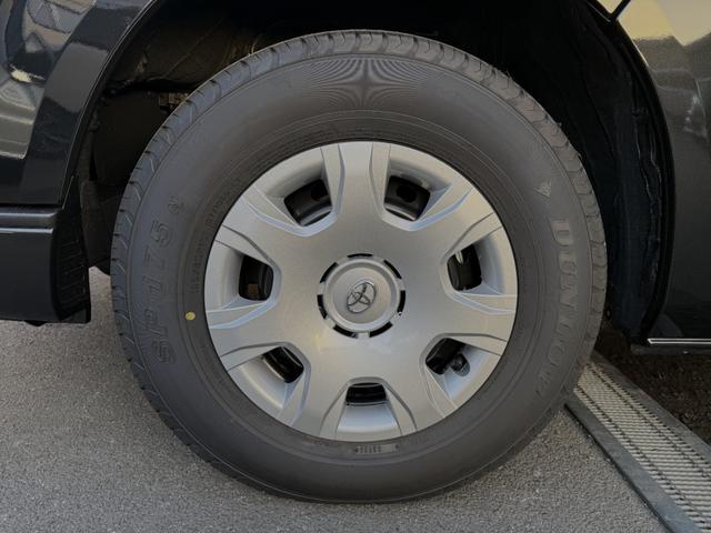 ハイエースバン スーパーGL ダークプライムII 両側電動スライドドア パノラミックビューモニター デジタルインナーミラー 20周年記念フロントスカッフプレート(50枚目)