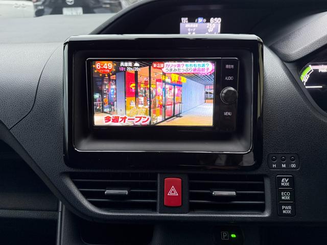 ヴォクシー ハイブリッドＶ　純正ＳＤナビゲーション　後席モニター　純正１５インチホイール　ＥＴＣ　助手席側パワースライド　運転席・助手席シートヒーター　ＬＥＤヘッドライト　バックモニター（18枚目）