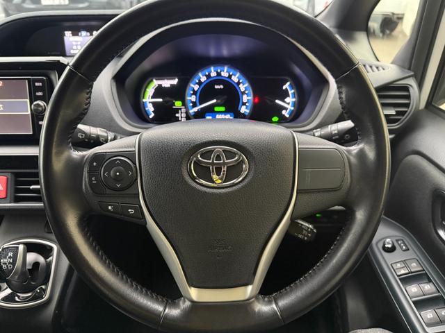 ヴォクシー ハイブリッドＶ　純正ＳＤナビゲーション　後席モニター　純正１５インチホイール　ＥＴＣ　助手席側パワースライド　運転席・助手席シートヒーター　ＬＥＤヘッドライト　バックモニター（22枚目）