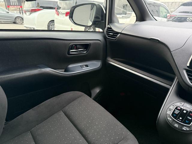 ヴォクシー ハイブリッドＶ　純正ＳＤナビゲーション　後席モニター　純正１５インチホイール　ＥＴＣ　助手席側パワースライド　運転席・助手席シートヒーター　ＬＥＤヘッドライト　バックモニター（33枚目）