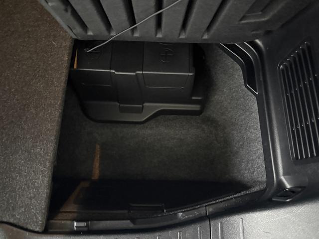 ヴォクシー ハイブリッドＶ　純正ＳＤナビゲーション　後席モニター　純正１５インチホイール　ＥＴＣ　助手席側パワースライド　運転席・助手席シートヒーター　ＬＥＤヘッドライト　バックモニター（46枚目）