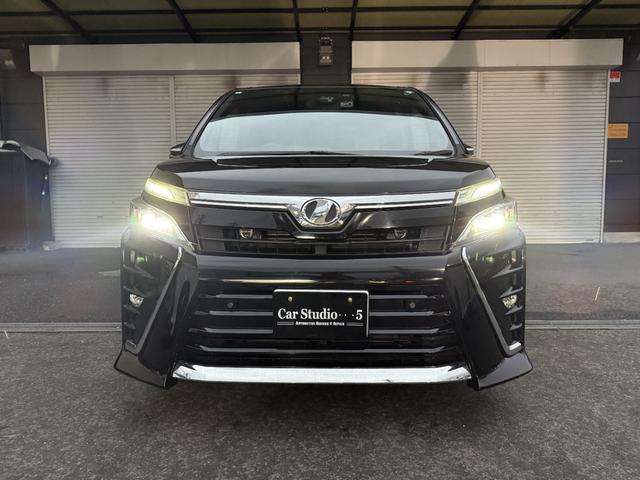 ヴォクシー ＺＳ　煌ＩＩ　両側パワースライドドア　ＡＬＰＩＮＥ　ＢＩＧＸナビ　ＣＤ　ＤＶＤ　Ｂｌｕｅｔｏｏｔｈ対応　ＥＴＣ　前後ドラレコ　後席モニター　バックカメラ　オートクルーズ２１２（2枚目）