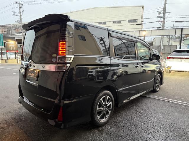 ヴォクシー ＺＳ　煌ＩＩ　両側パワースライドドア　ＡＬＰＩＮＥ　ＢＩＧＸナビ　ＣＤ　ＤＶＤ　Ｂｌｕｅｔｏｏｔｈ対応　ＥＴＣ　前後ドラレコ　後席モニター　バックカメラ　オートクルーズ２１２（9枚目）