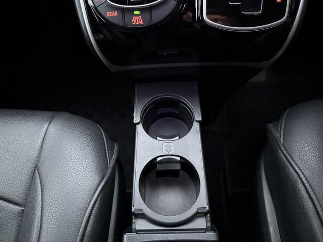 ヴォクシー ＺＳ　煌ＩＩ　両側パワースライドドア　ＡＬＰＩＮＥ　ＢＩＧＸナビ　ＣＤ　ＤＶＤ　Ｂｌｕｅｔｏｏｔｈ対応　ＥＴＣ　前後ドラレコ　後席モニター　バックカメラ　オートクルーズ２１２（16枚目）