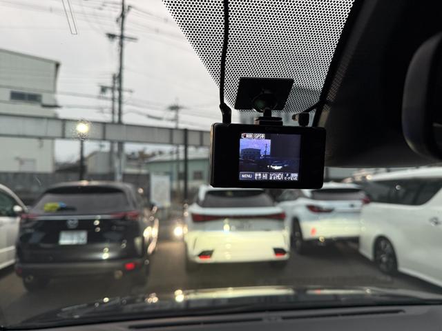 ヴォクシー ＺＳ　煌ＩＩ　両側パワースライドドア　ＡＬＰＩＮＥ　ＢＩＧＸナビ　ＣＤ　ＤＶＤ　Ｂｌｕｅｔｏｏｔｈ対応　ＥＴＣ　前後ドラレコ　後席モニター　バックカメラ　オートクルーズ２１２（34枚目）
