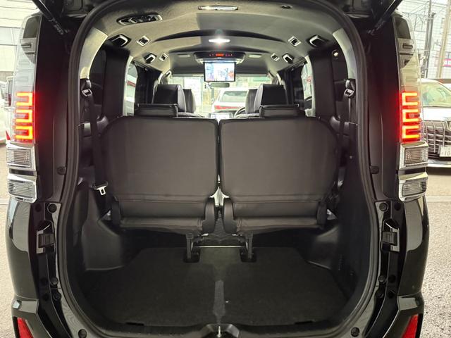 ヴォクシー ＺＳ　煌ＩＩ　両側パワースライドドア　ＡＬＰＩＮＥ　ＢＩＧＸナビ　ＣＤ　ＤＶＤ　Ｂｌｕｅｔｏｏｔｈ対応　ＥＴＣ　前後ドラレコ　後席モニター　バックカメラ　オートクルーズ２１２（43枚目）