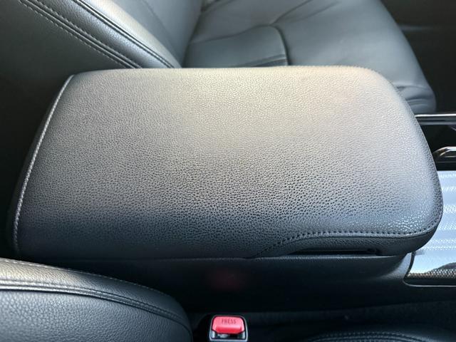 クラウンハイブリッド アスリートＳ　ブラックスタイル　純正ナビゲーション　バックガイドモニター　純正１８インチアルミホイール　純正ドライブレコーダー　　シートヒーター　ＥＴＣ（17枚目）