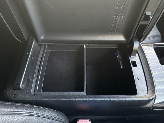 クラウンハイブリッド アスリートＳ　ブラックスタイル　純正ナビゲーション　バックガイドモニター　純正１８インチアルミホイール　純正ドライブレコーダー　　シートヒーター　ＥＴＣ（18枚目）