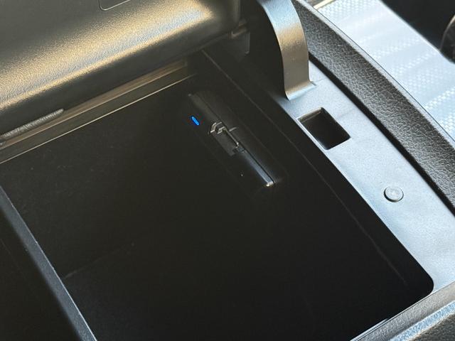 クラウンハイブリッド アスリートＳ　ブラックスタイル　純正ナビゲーション　バックガイドモニター　純正１８インチアルミホイール　純正ドライブレコーダー　　シートヒーター　ＥＴＣ（19枚目）